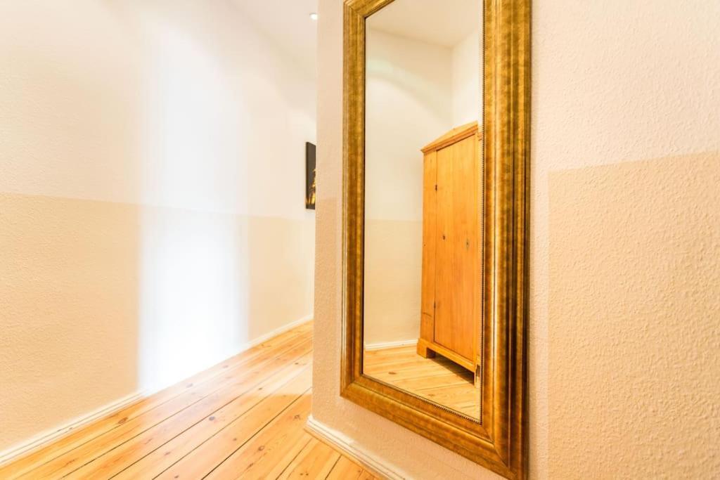 Zentrale Altbauwohnung Im Helmholtzkiez Berlin Eksteriør billede