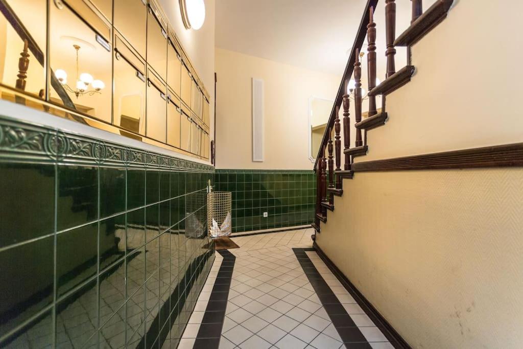 Zentrale Altbauwohnung Im Helmholtzkiez Berlin Eksteriør billede