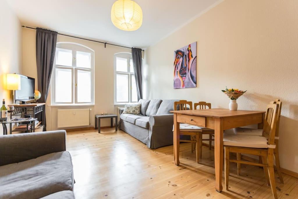 Zentrale Altbauwohnung Im Helmholtzkiez Berlin Eksteriør billede