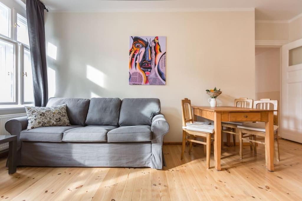 Zentrale Altbauwohnung Im Helmholtzkiez Berlin Eksteriør billede