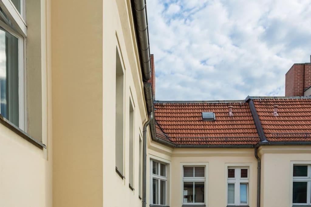 Zentrale Altbauwohnung Im Helmholtzkiez Berlin Eksteriør billede