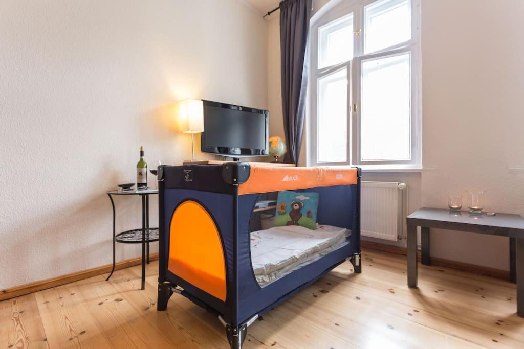 Zentrale Altbauwohnung Im Helmholtzkiez Berlin Eksteriør billede
