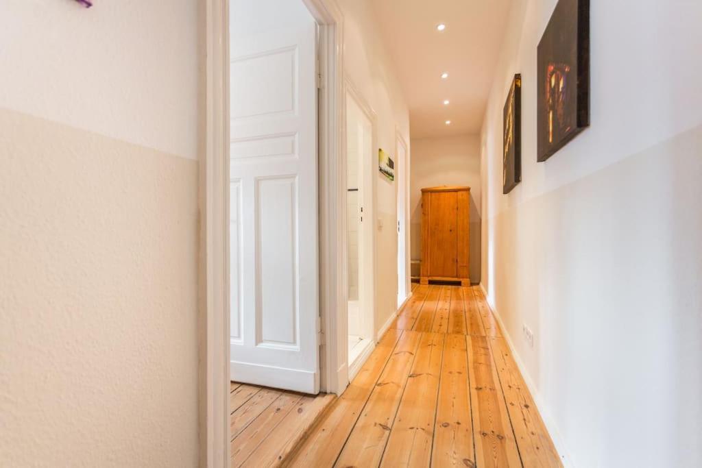 Zentrale Altbauwohnung Im Helmholtzkiez Berlin Eksteriør billede