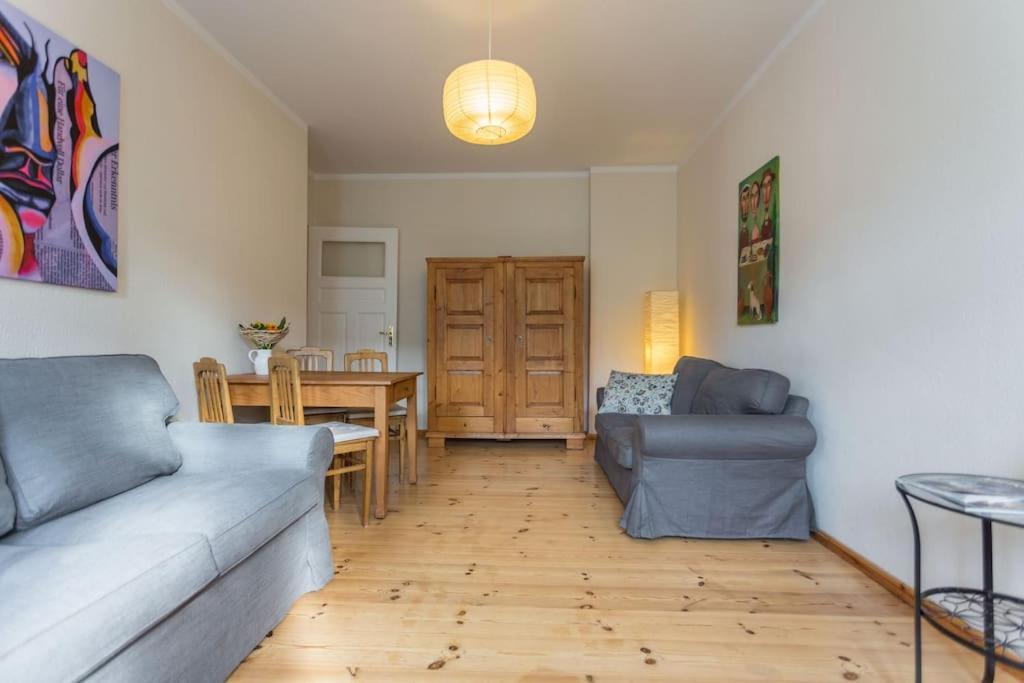Zentrale Altbauwohnung Im Helmholtzkiez Berlin Eksteriør billede