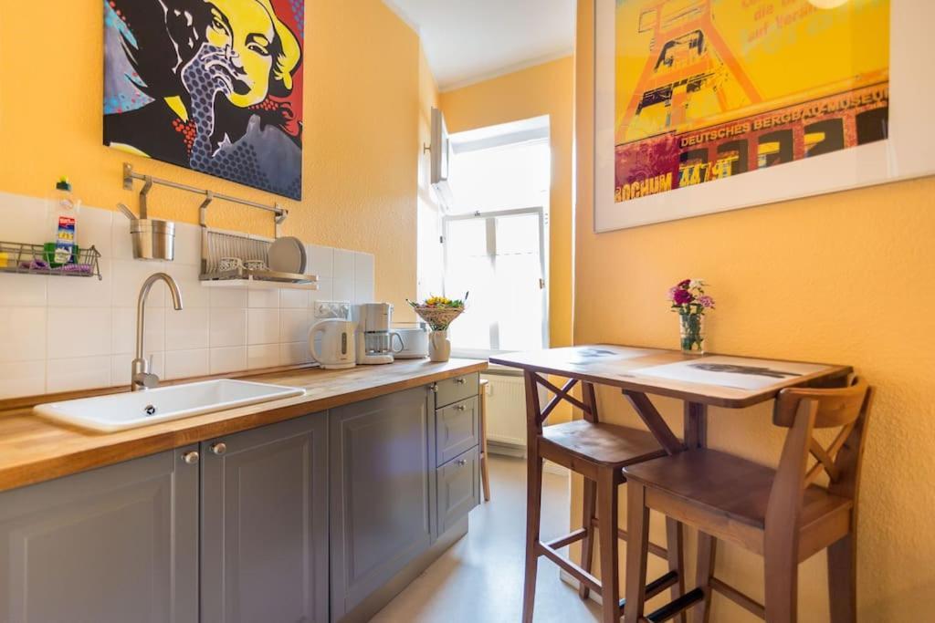 Zentrale Altbauwohnung Im Helmholtzkiez Berlin Eksteriør billede