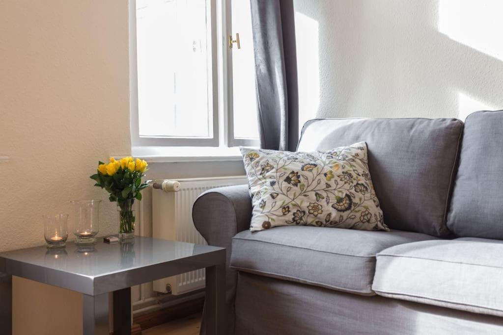 Zentrale Altbauwohnung Im Helmholtzkiez Berlin Eksteriør billede