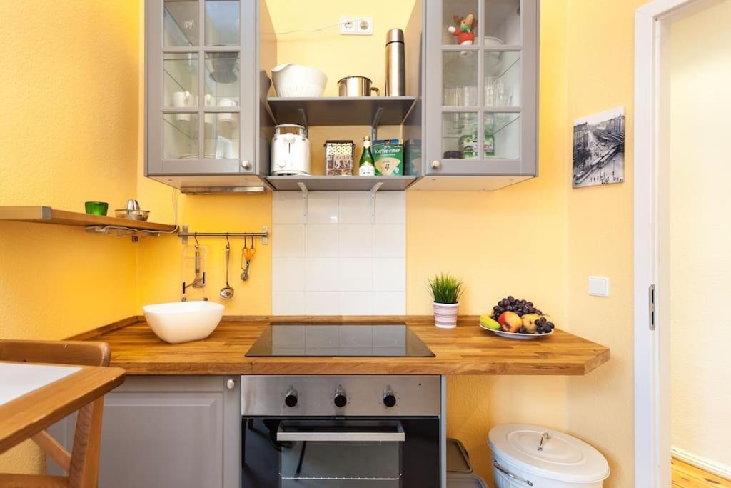 Zentrale Altbauwohnung Im Helmholtzkiez Berlin Eksteriør billede